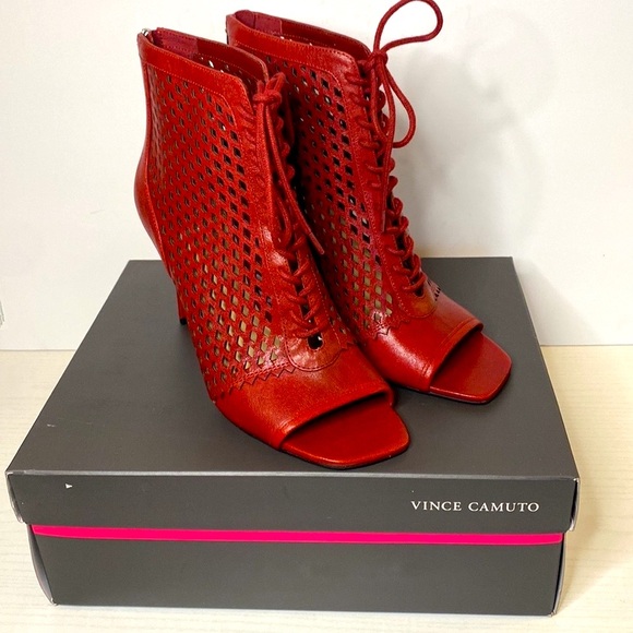 Two by Vince Camuto Shoes - Vince Camuto size 8.5 Red Booties